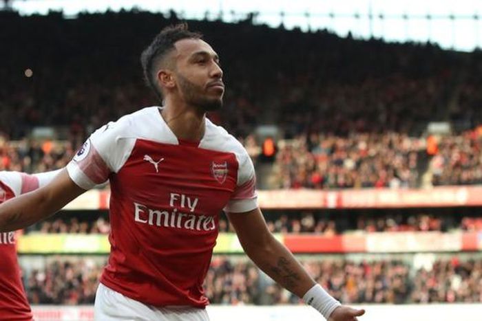 Spurs fan fined after throwing banana skin at Arsenal's Aubameyang