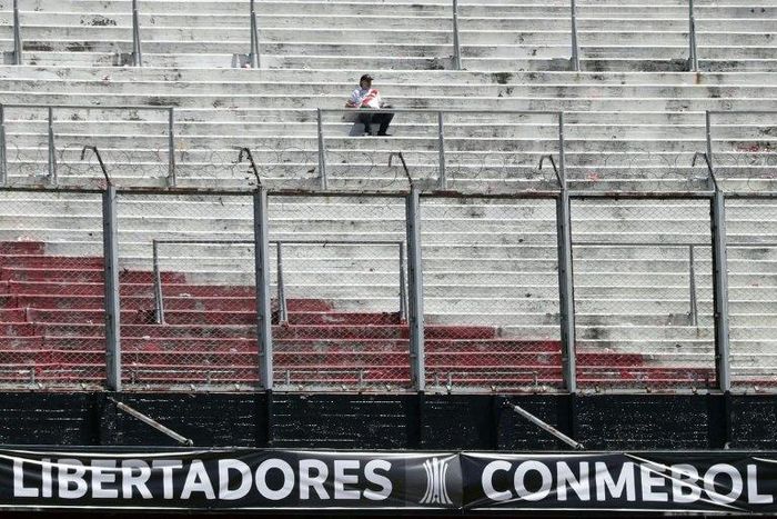 The second leg of the Copa Libertadores final at River Plate's Monumental Stadium was postponed after an attack on visiting Boca Juniors players just before kick off. Spanish reports say it may now be played in Madrid