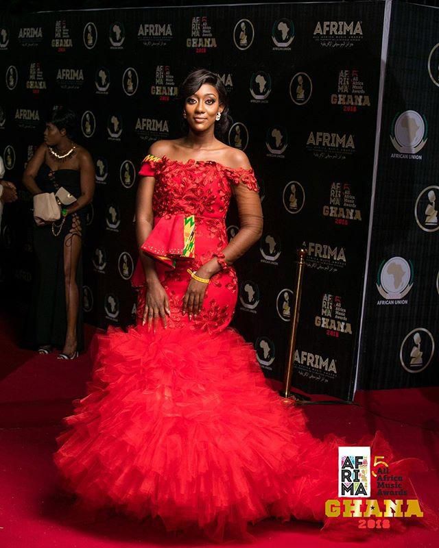 We can't have enough of Regina Van-Helvert's dress at the 2018 Afrima