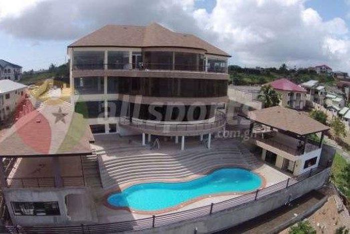 ___9184512___2018___12___10___12___Asamoah-Gyan-house1