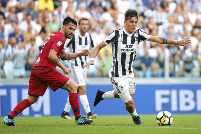 Juventus' forward Paulo Dybala (R) fights for the ball with Cagliari's midfielder Luca Cigarini during the Italian Serie A football match August 19, 2017