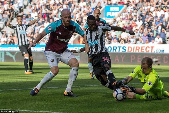 ___7210470___https:______static.pulse.com.gh___webservice___escenic___binary___7210470___2017___8___26___18___439447EC00000578-4825640-image-a-69_1503758675613