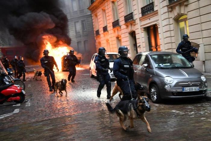 The government had urged moderate 'Yellow Vest' members to stay at home