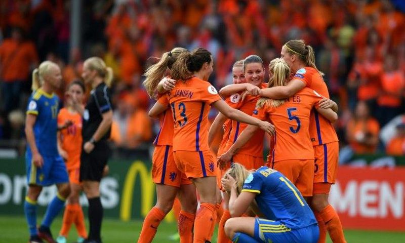 Dutch players celebrate after winning the UEFA Women's Euro 2017 match against Sweden at the De Vijverbeg stadium in Doetinchem on July 29, 2017