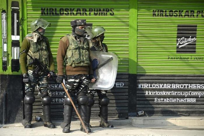 Indian police fired tear gas to drive back dozens of Kashmiri protesters led by a key separatist leader who tried to reach an Indian military base
