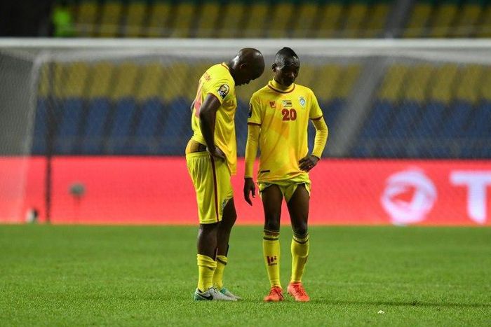 Zimbabwe stars Willard Katsande (L) and Khama Billiat are key figures for CAF Confederation Cup hopefuls Kaizer Chiefs of South Africa