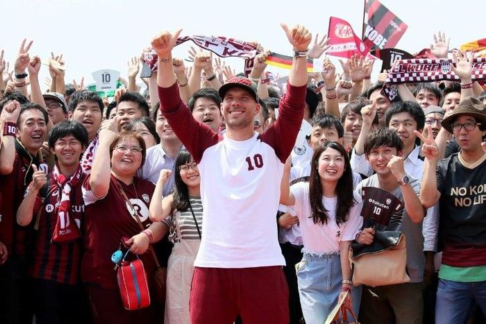 Lukas Podolski, veteran of three World Cups, arrives in Japan to join Vissel Kobe