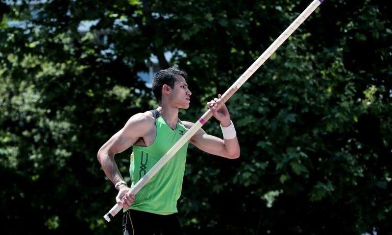 Greek pole vaulter Kostas Filippidis injured his left knee during a training session and is asking compensation through a lawsuit filed in the Athens Court of First Instance