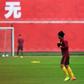Guangzhou Evergrande captain Zheng Zhi is the latest major player in China to be disciplined after refusing to shake hands with referees