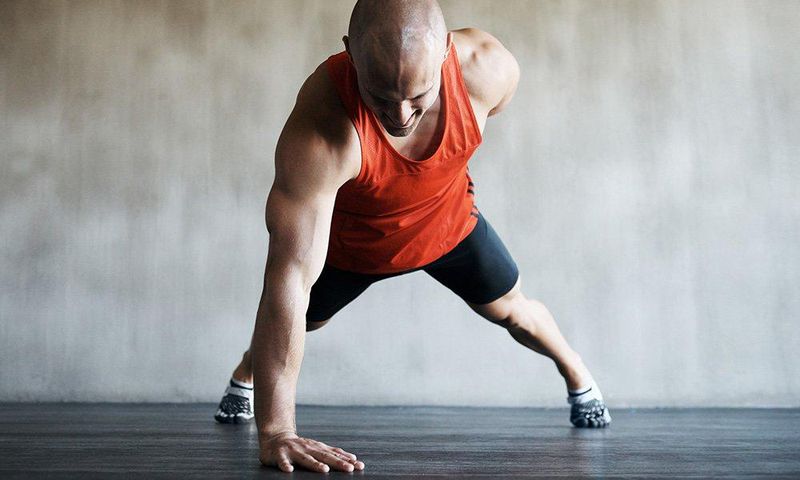 one arm pushup