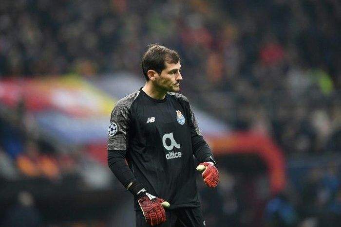 Iker Casillas' Porto eased through the group stage with five wins and a draw