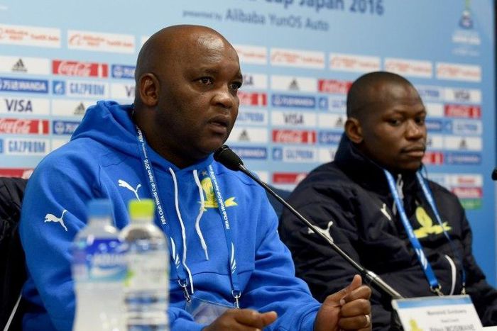 Mamelodi Sundowns coach Pitso Mosimane (L) was angry after his substituted players were accused of wasting time in a South African Premiership match Sunday