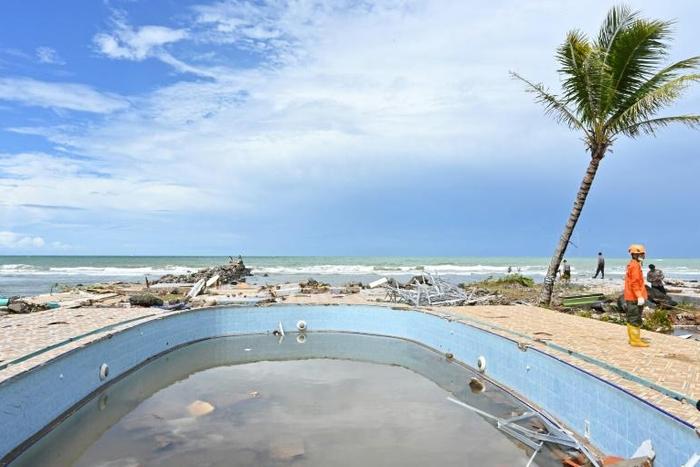 The killer wave struck tourist beaches and low-lying settlements on both sides of the Sunda Strait with devastating force on Saturday night