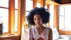 5 habits that instantly make you more attractive (no money needed)