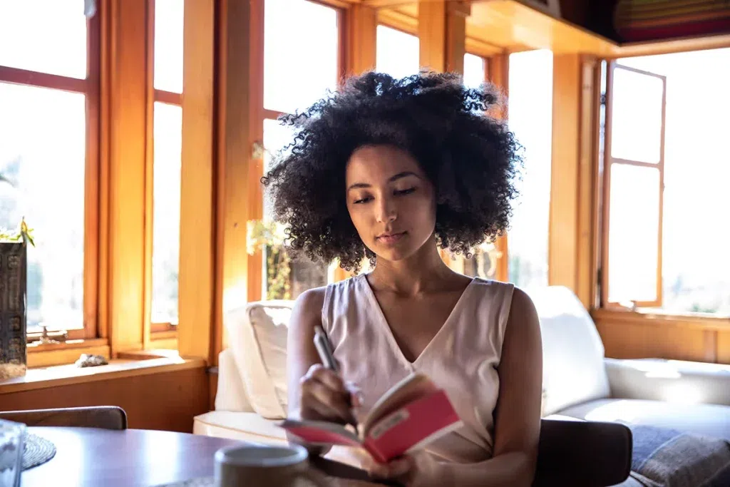 5 habits that instantly make you more attractive (no money needed)