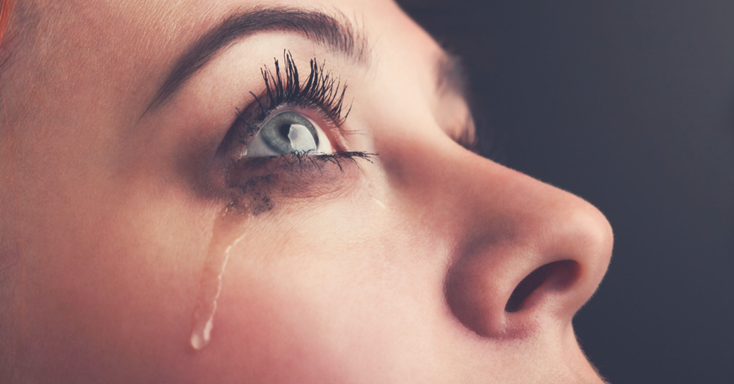 5 effective ways to deal with a gut-wrenching heartbreak