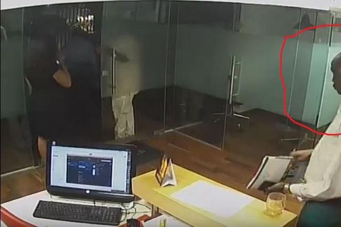 The crippled thief in action