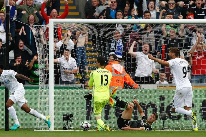 ___5480317___https:______static.pulse.com.gh___webservice___escenic___binary___5480317___2016___9___12___5___gary-cahill-leroy-fer-cropped_1hy0qvyjidypl1lxy10k5s0qk6