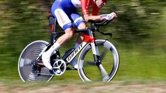 Dutch cyclist Tom Dumoulin from Team Sunweb rides during the 10th stage, an individual time-trial between Foligno and Montefalco during the 100th Giro d'Italia, Tour of Italy on May 16, 2017 in Montefalco