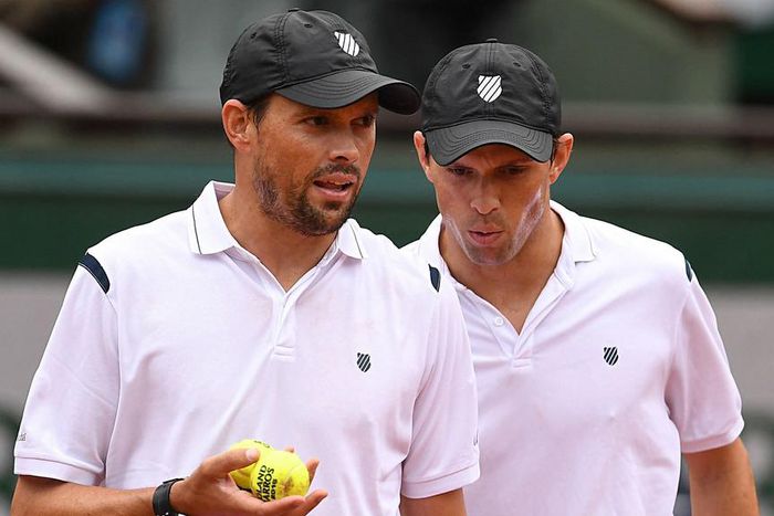 ___5325606___https:______static.pulse.com.gh___webservice___escenic___binary___5325606___2016___7___31___4___bryan-bob-mike-73016-usnews-getty-ftr_1w85tmg9f5otx1q8rcudkswbdr