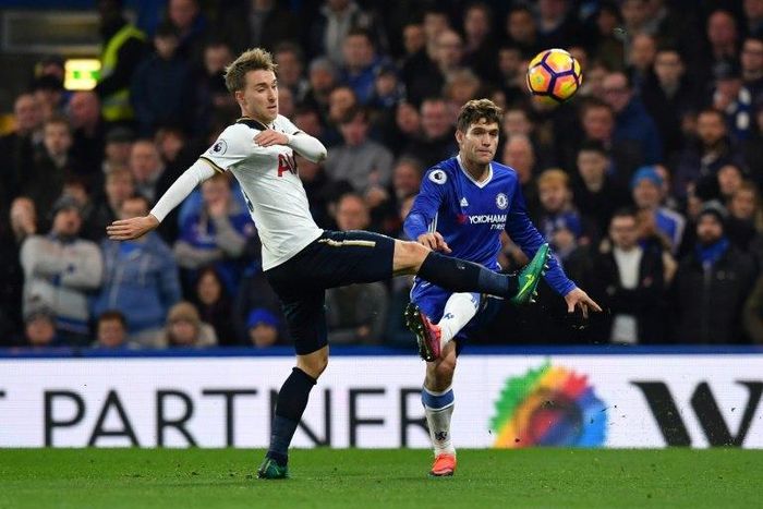 Tottenham Hotspur's midfielder Christian Eriksen (L) vies with Chelsea's defender Marcos Alonso (R) during the English Premier League football match November 26, 2016