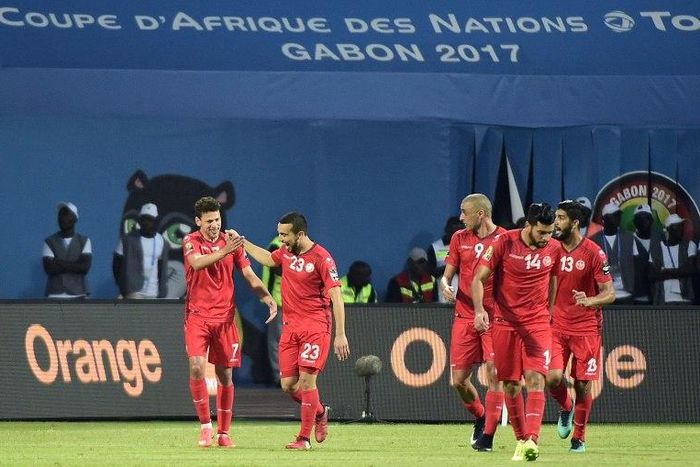 Tunisia's midfielder Naim Sliti (C) celebrates with teammates after scoring a goal during the 2017 Africa Cup of Nations group B football match between Algeria and Tunisia in Franceville on January 19, 2017
