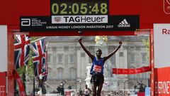 Kenya's Daniel Wanjiru wins the Men's race at the London marathon on April 23, 2017