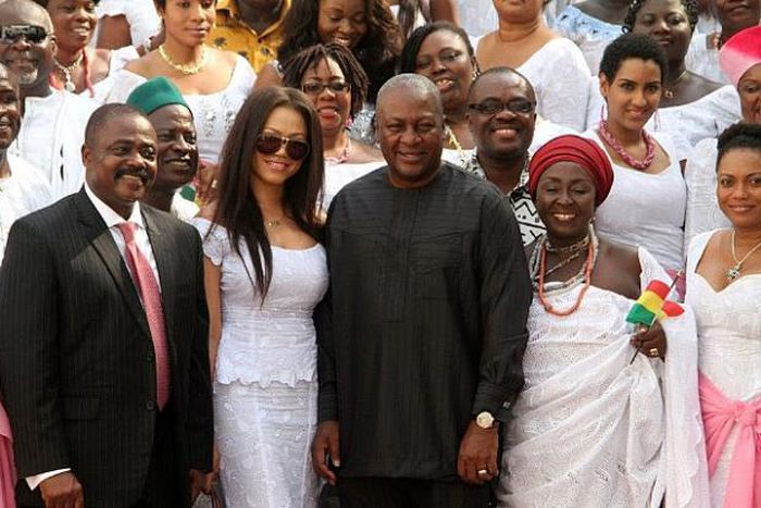 Ghanaian actors pose for photos with President Mahama