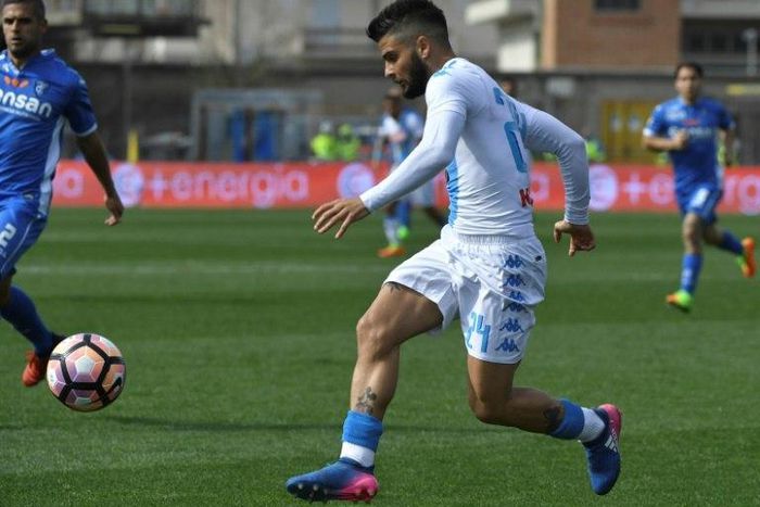 Napoli's Italian midfielder Lorenzo Insigne controls the ball during the Italian Serie A football match Empoli versus Napoli on March 19, 2017 at the Carlo Castellani Stadium in Empoli