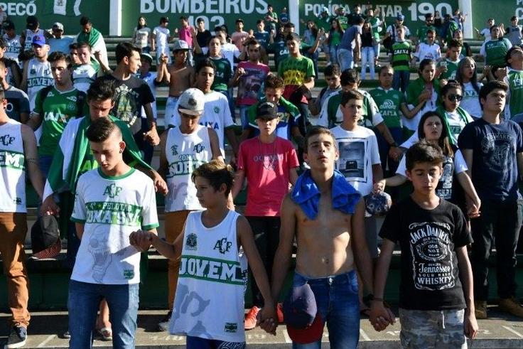 People pay tribute to the players of Brazilian team Chapecoense Real who were killed in a plane accident in the Colombian mountains, at the club's Arena Conda stadium in Chapeco, in the southern Brazilian state of Santa Catarina, on November 29, 2016