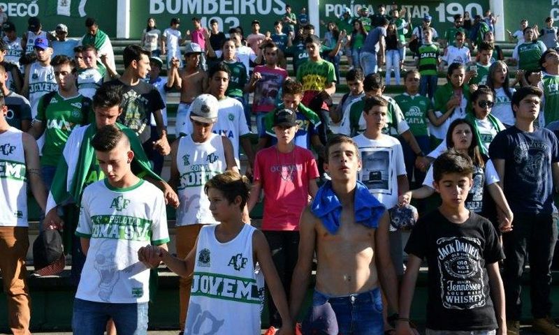 People pay tribute to the players of Brazilian team Chapecoense Real who were killed in a plane accident in the Colombian mountains, at the club's Arena Conda stadium in Chapeco, in the southern Brazilian state of Santa Catarina, on November 29, 2016