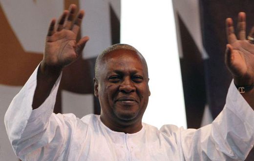 ___6530232___https:______static.pulse.com.gh___webservice___escenic___binary___6530232___2017___4___14___11___Mahama-hands-up