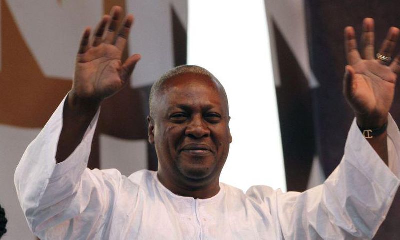 ___6530232___https:______static.pulse.com.gh___webservice___escenic___binary___6530232___2017___4___14___11___Mahama-hands-up