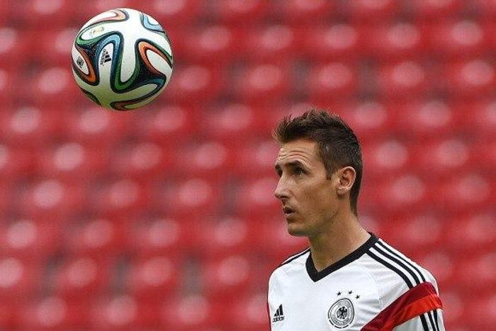 ___5219910___https:______static.pulse.com.gh___webservice___escenic___binary___5219910___2016___7___2___21___miroslav-klose-training-session_cl7mio0zc9kt17bezwqvw989v