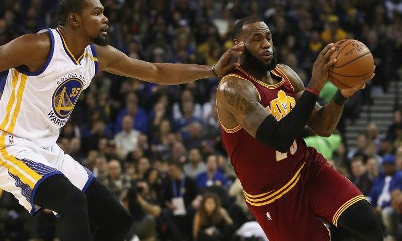 LeBron James (right) of the Cleveland Cavaliers will go head to head against Kevin Durant of the Golden State Warriors in the NBA Finals