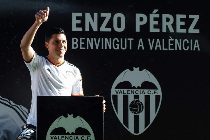 Argentine midfielder Enzo Perez is unveiled at Valencia's Mestalla stadium in January 2015