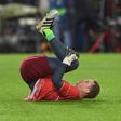 Manuel Neuer warms up before Bayern Munich's Champions League game against PSV Eindhoven in Eindhoven on November 1, 2016
