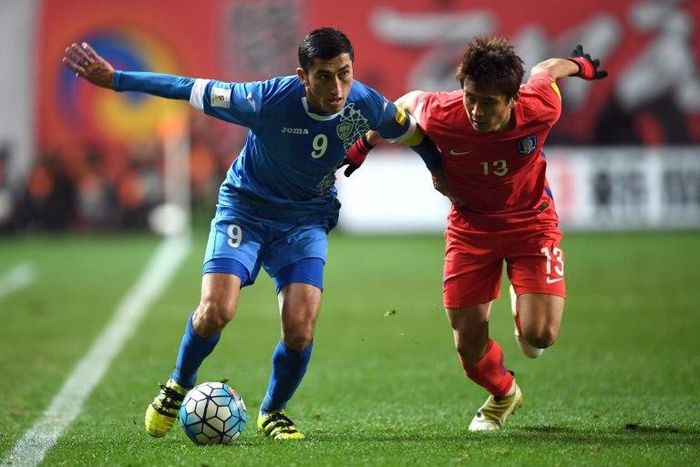 Koo Ja-Cheol (right) scored a late winner as South Korea came from behind to beat Uzbekistan 2-1 in a World Cup qualifier in Seoul on November 15, 2016