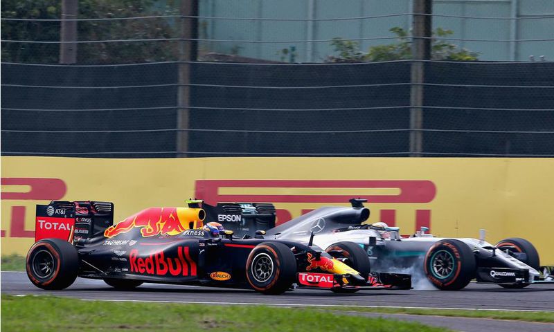 ___5584020___https:______static.pulse.com.gh___webservice___escenic___binary___5584020___2016___10___9___19___verstappenhamilton-cropped_g1bmnrxmppgh12ydo7cxcp0ve