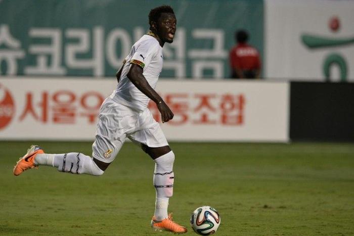 Pescara's midfielder Sulley Muntari, pictured in 2014, could face disciplinary measures after deciding to leave the field seconds before full-time