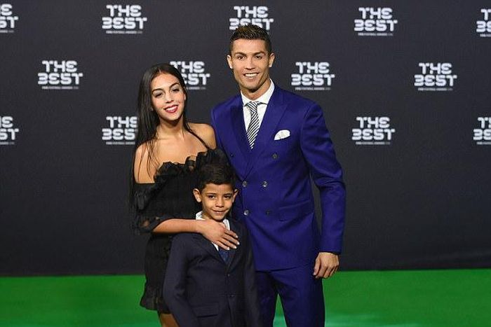 ___6818109___https:______static.pulse.com.gh___webservice___escenic___binary___6818109___2017___6___11___13___41510C5200000578-4591968-image-m-49_1497126511749