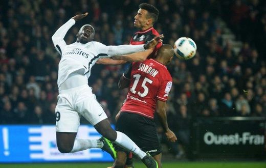 Paris Saint-Germain's Jean-Kevin Augustin (L) vies with Guingamp's Jeremy Sorbon (R) on December 17, 2016 at the Roudourou stadium in Guingamp, western of France