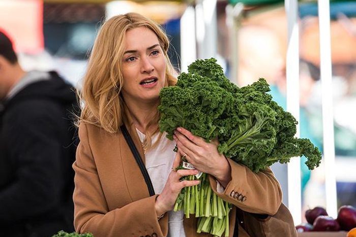 ___6441810___https:______static.pulse.com.gh___webservice___escenic___binary___6441810___2017___3___28___18___kate_winslet_holding_kale_in_new_york__medium_4x3
