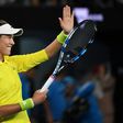 Spain's Garbine Muguruza struggled through 7-5, 6-4 against the US' Samantha Crawford to reach the Australian Open third round