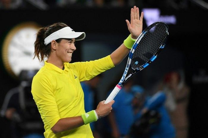 Spain's Garbine Muguruza struggled through 7-5, 6-4 against the US' Samantha Crawford to reach the Australian Open third round