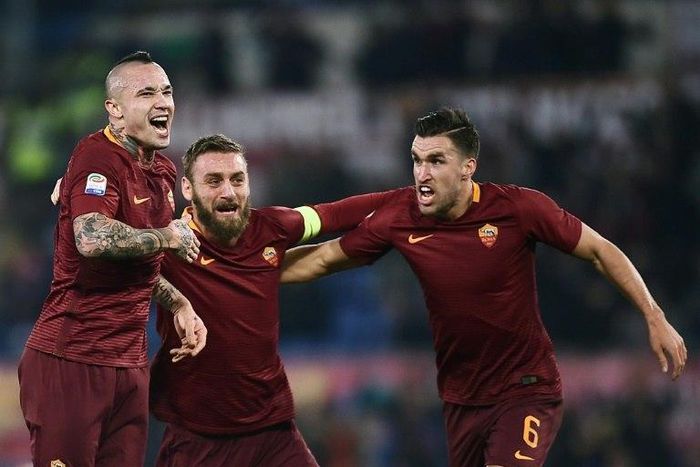 Roma's midfielder Radja Nianggolan (C) celebrates with teammates after scoring during the Italian Serie A football match Roma vs AC Milan at the Olympic Stadium in Roma on December 12, 2016