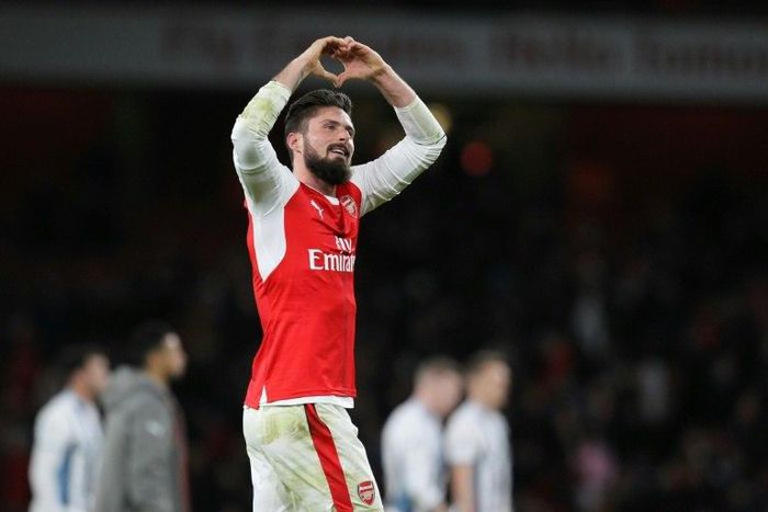 Arsenal's Olivier Giroud celebrates at the final whistle in the match against West Bromwich Albion in London on December 26, 2016