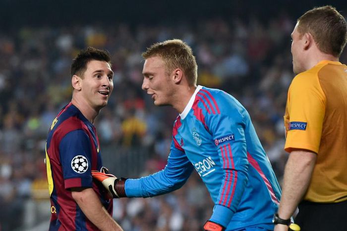 ___5399983___https:______static.pulse.com.gh___webservice___escenic___binary___5399983___2016___8___20___16___jasper-cillessen-cropped_jy1aly1i1b1j16b2p5ytc7wjq