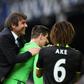 Chelsea's head coach Antonio Conte (2ndL) celebrates victory at the end of an English Premier League match against Everton