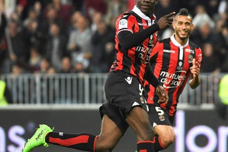 Nice's forward Mario Balotelli celebrates after scoring against Paris Saint Germain on April 30, 2017